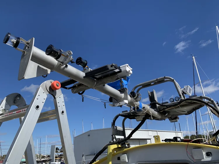 Annapolis City fire boat mast and electronics removal — photo 4