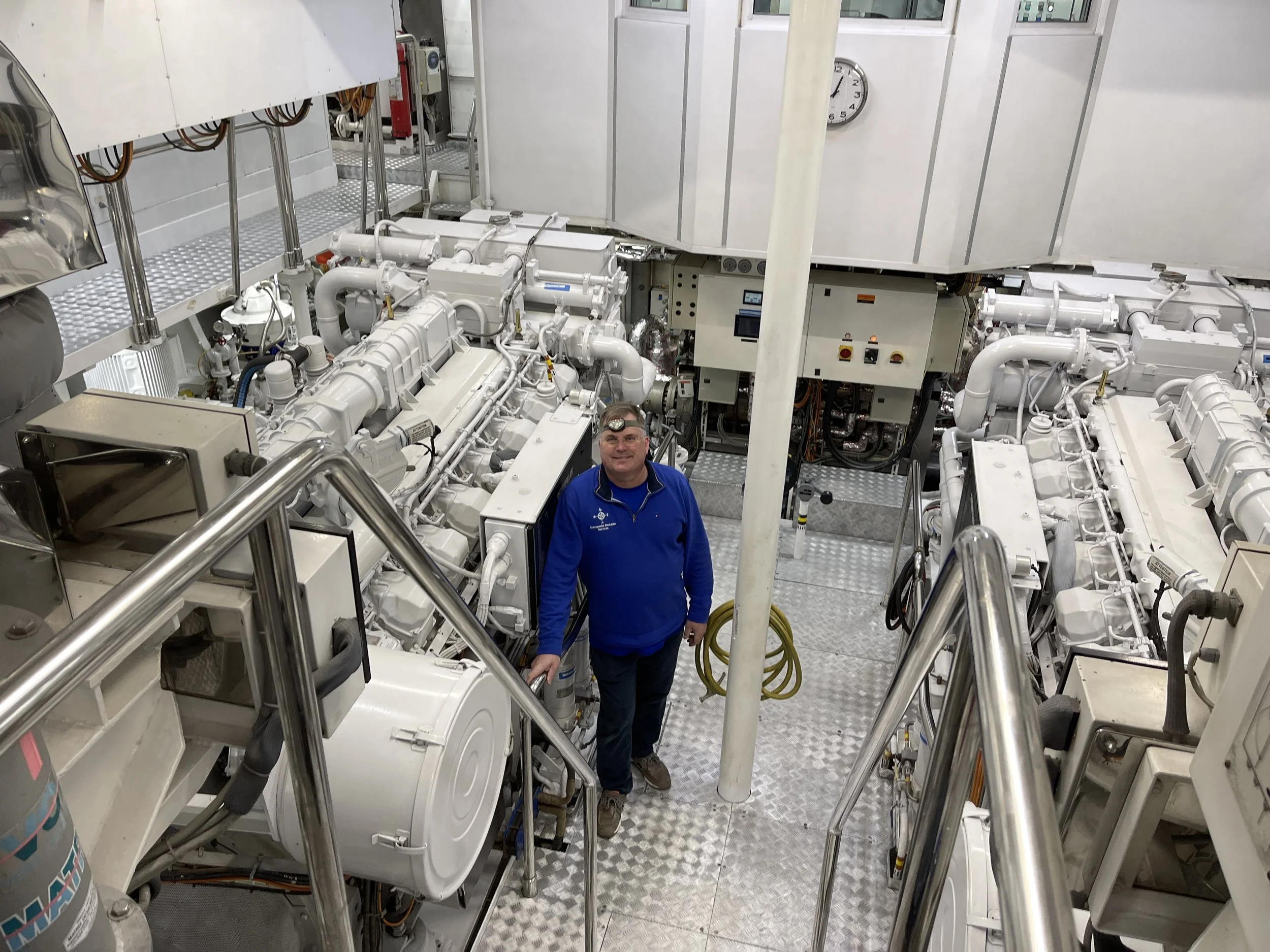 196' Italian mega-yacht generator and bridge systems — photo 1